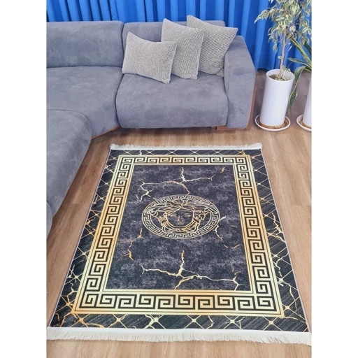 فرش ماشینی چاپی | فرشینه مخمل طرح ورساچه مشکی طلایی کد h481(پس کرایه) فرش ماشینی چاپی | فرشینه مخمل طرح ورساچه مشکی طلایی کد h481(پس کرایه) - Image 4